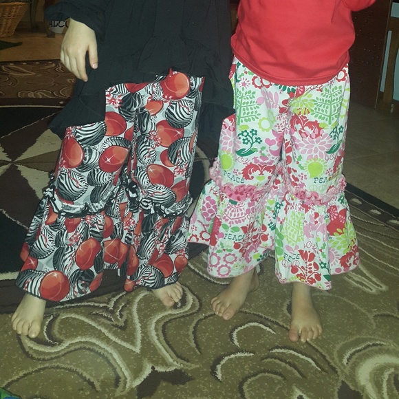 🎅 CHRISTMAS Ornaments ruffle pants - Picture 2 of 2